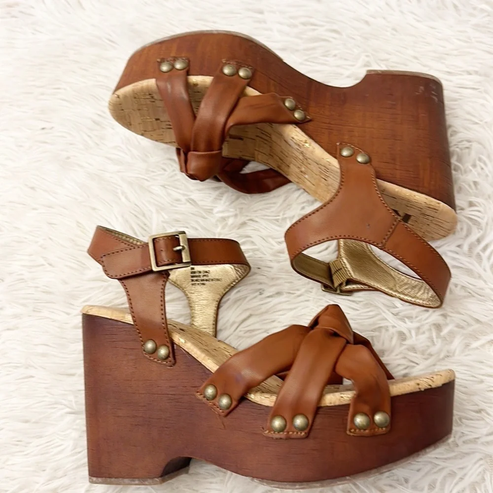 NEW Korks Brown Platform Wedge studded sandals women size 8, 10, 11
